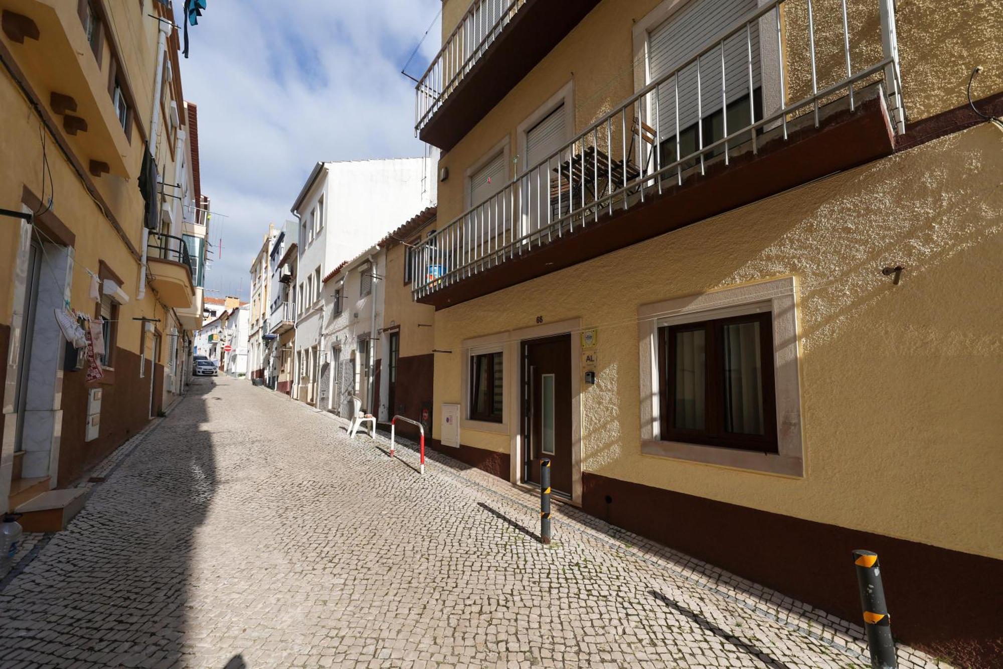 Dina Beach House Quinzico Nazare Bagian luar foto