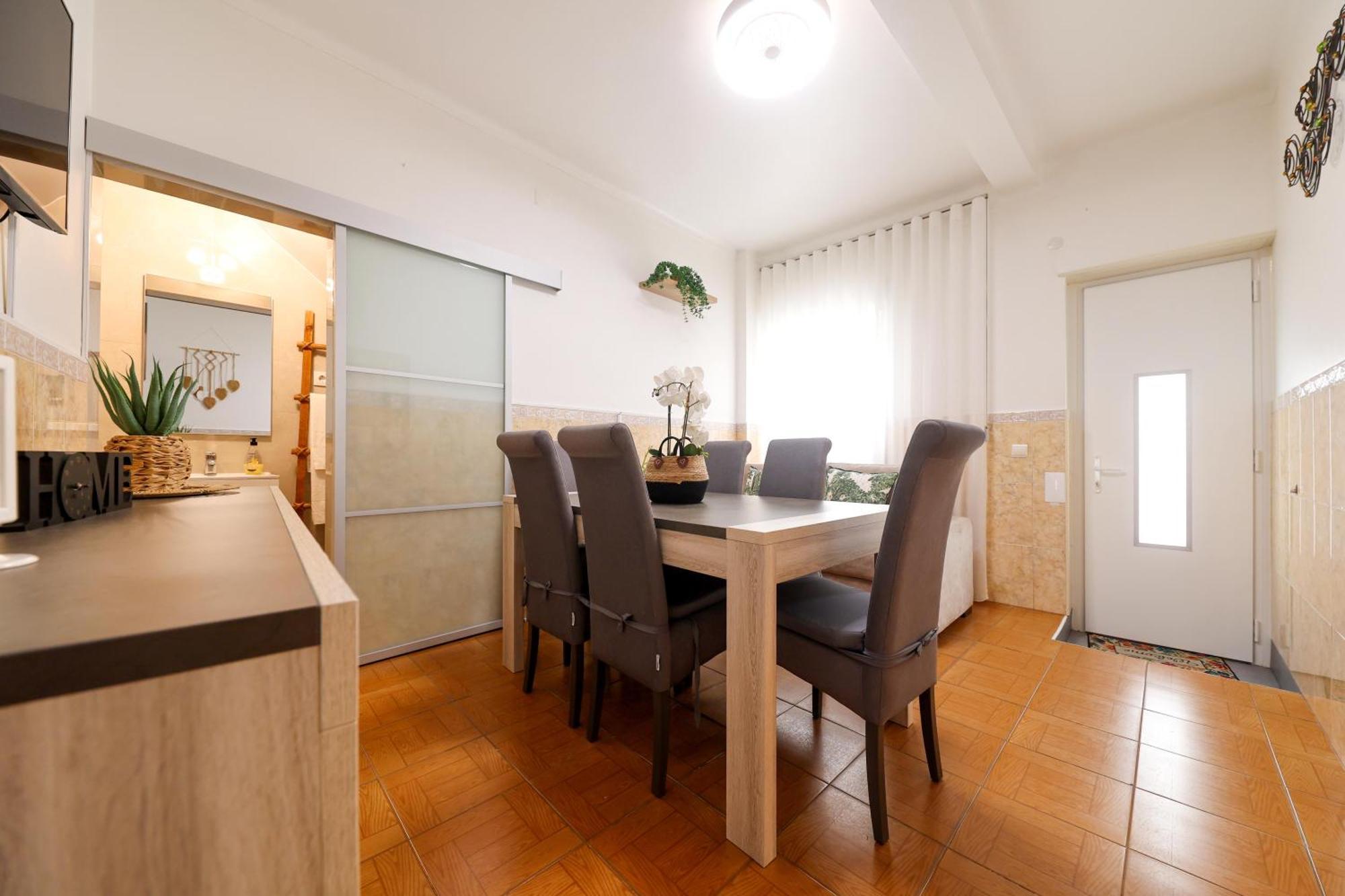 Dina Beach House Quinzico Nazare Bagian luar foto